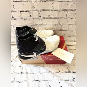 Nike Kyree 2. (Parade). Size 10.5